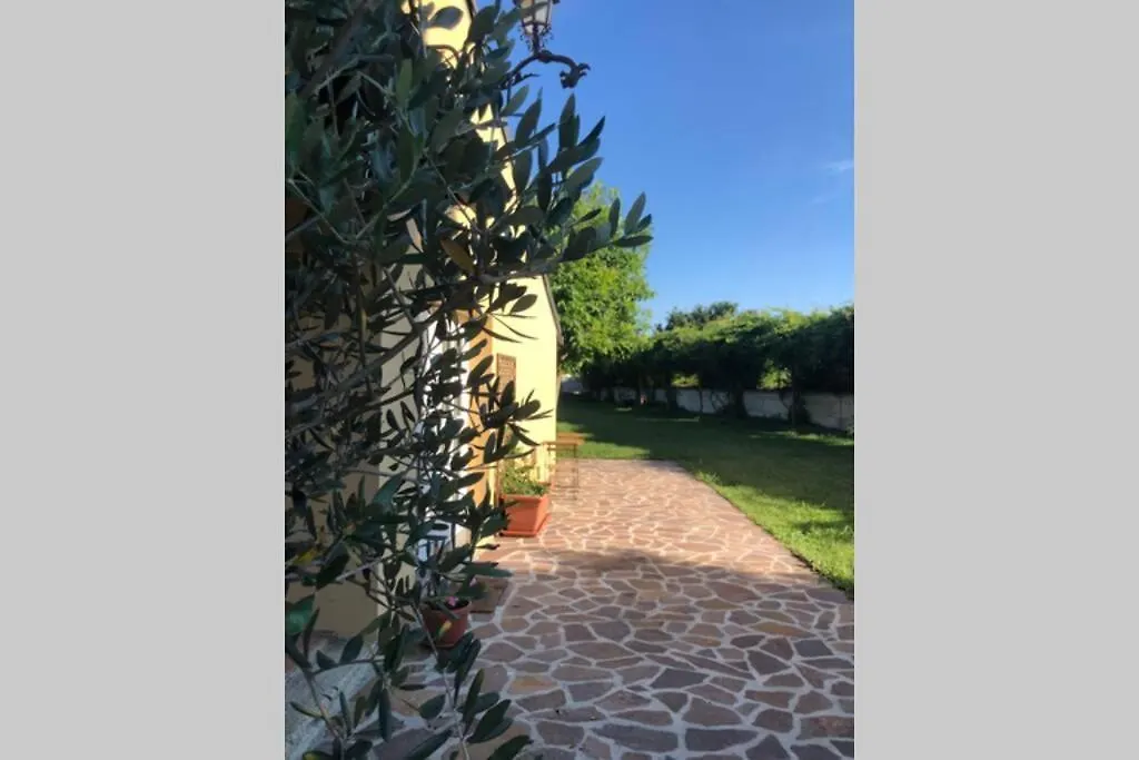 La Casa Nei Campi Villa Badia Pavese 0*,  İtalya
